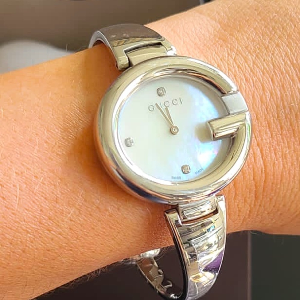 AUTHENTIC Gucci Watch NEED put Battery Is AUTHENTIC ..